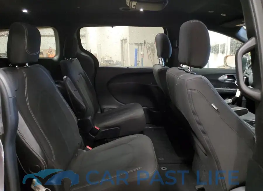 2C4RC1FG1JR315714# 11