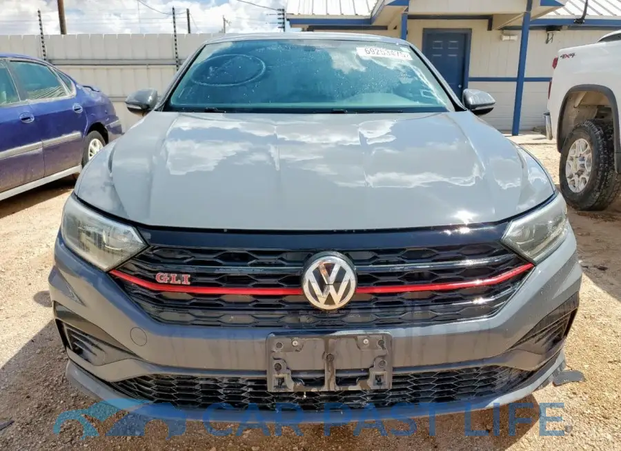 3VW5T7BU4KM186631# 5