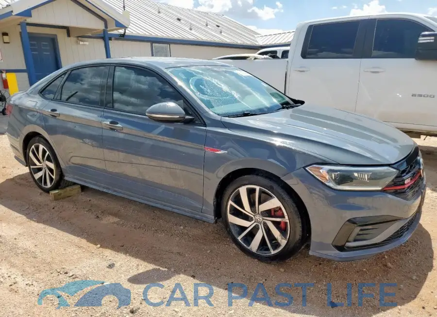 3VW5T7BU4KM186631# 4