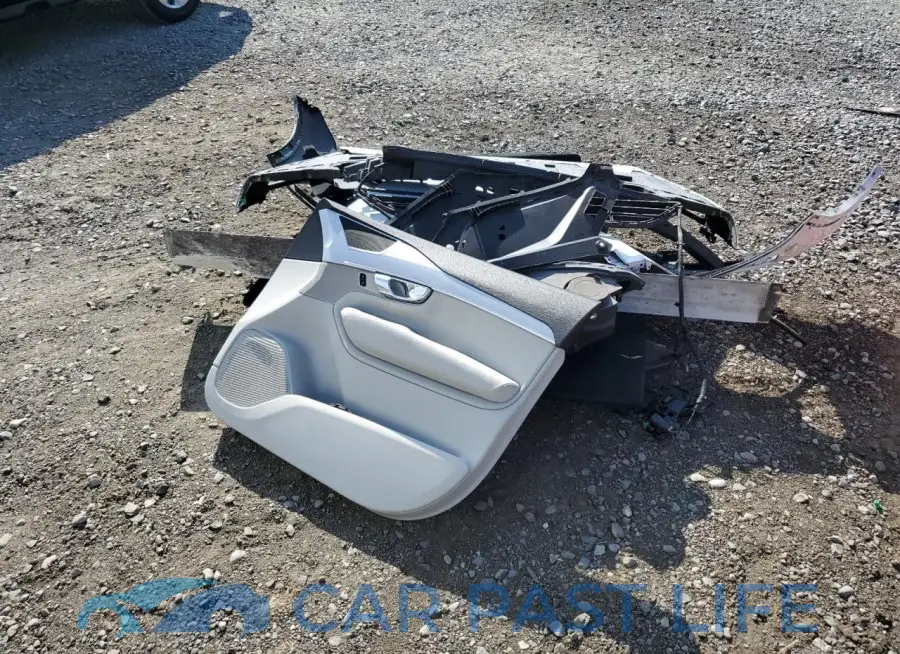 YV4102XK3G1084789# 13