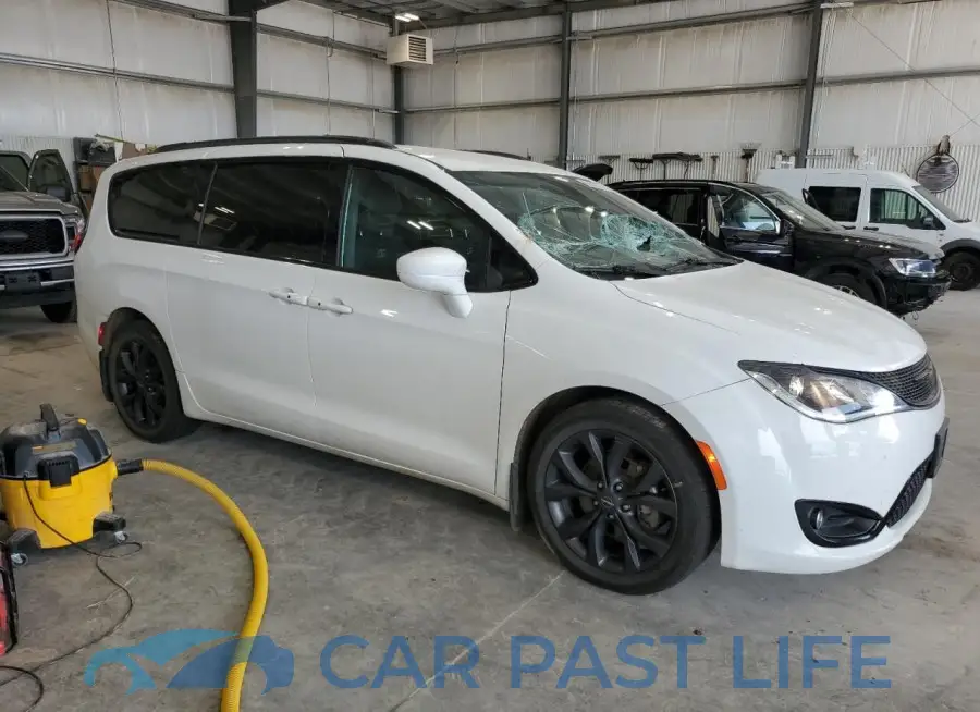 2C4RC1FGXLR124506# 4