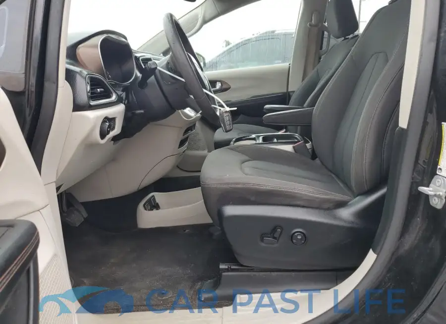 2C4RC1FG9JR124543# 7