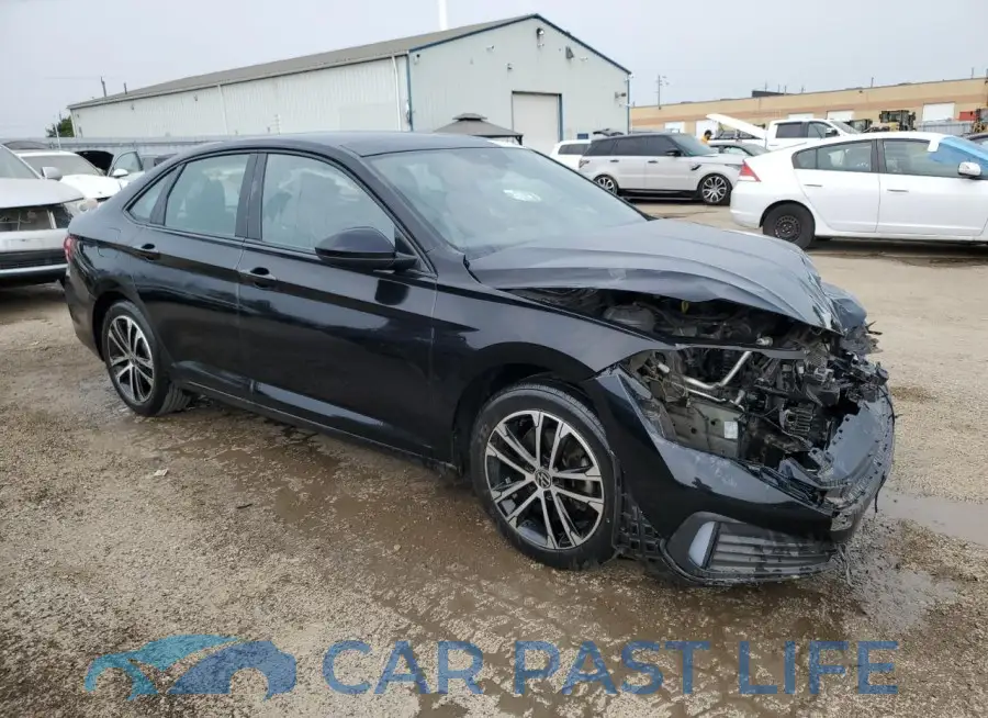 3VWFM7BUXNM028073# 4