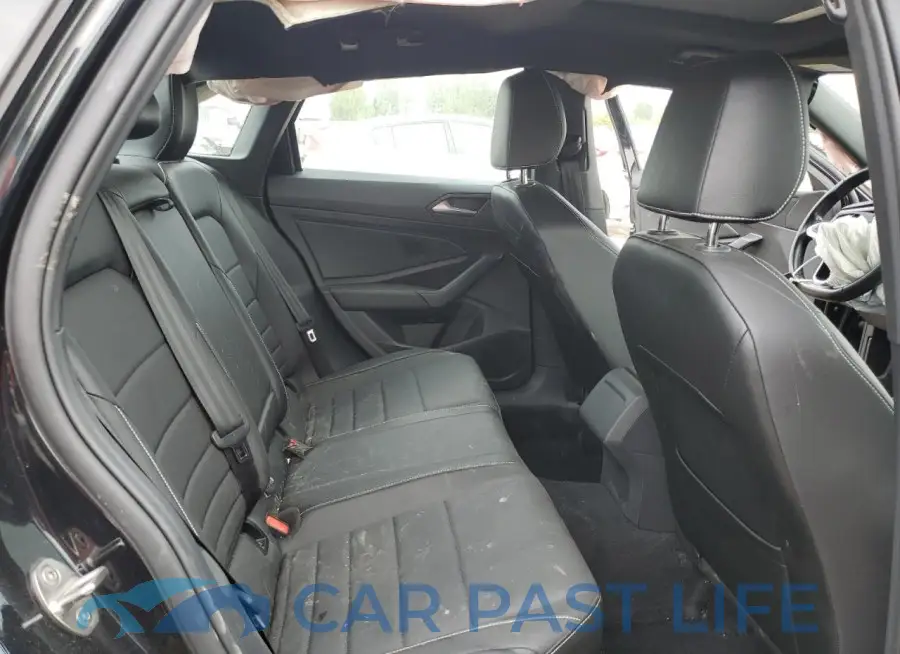 3VWFM7BUXNM028073# 10