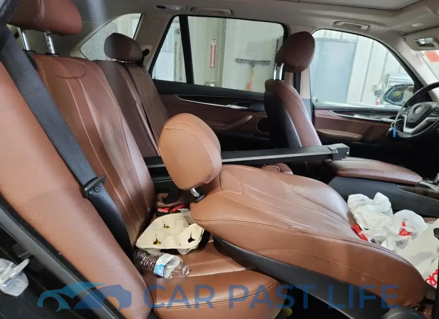 5UXKR0C5XG0P19495# 11