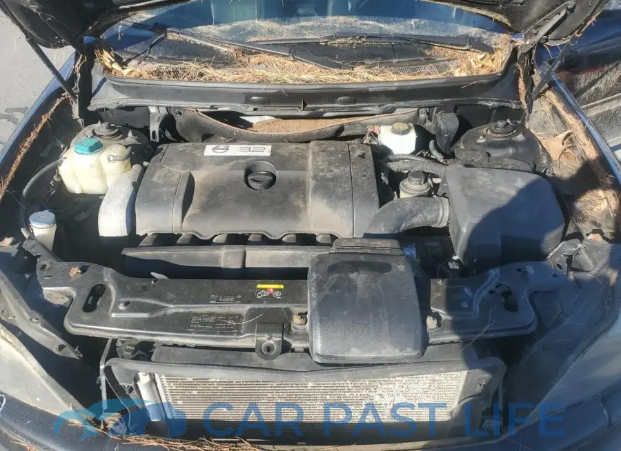 YV4952CZ8B1572152# 11