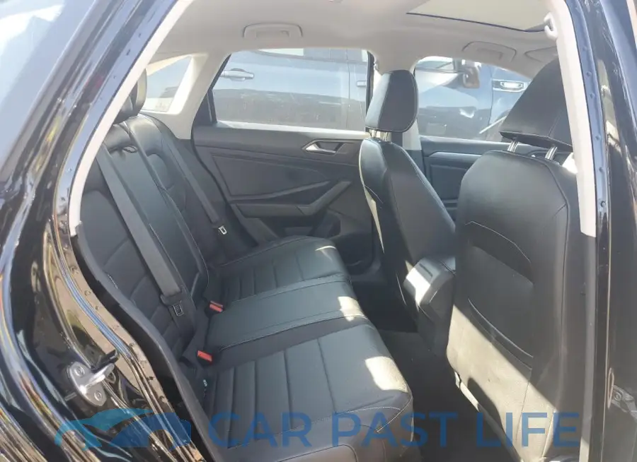 3VW7M7BU8RM001688# 10