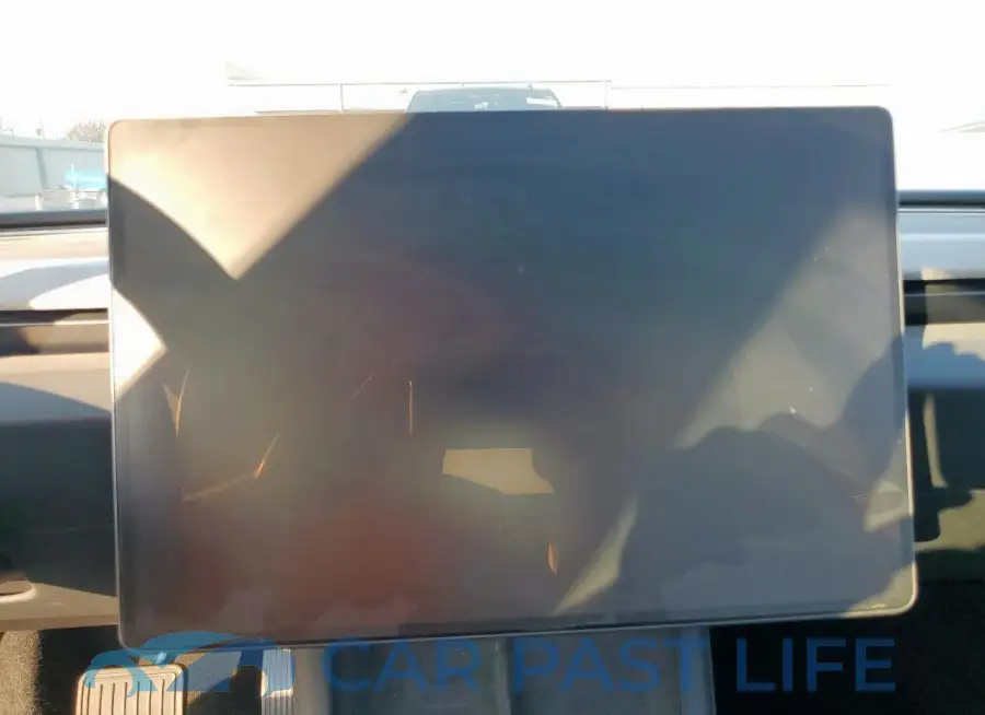 5YJ3E1EA9SF922194# 9