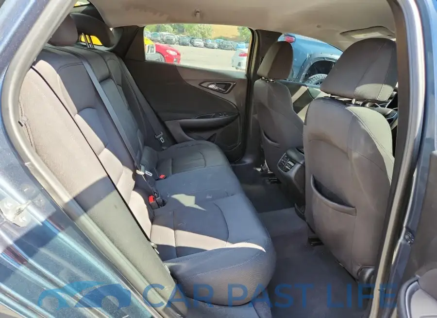 1G1ZD5ST0KF165572# 10