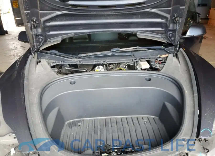 5YJ3E1EAXPF447985# 11