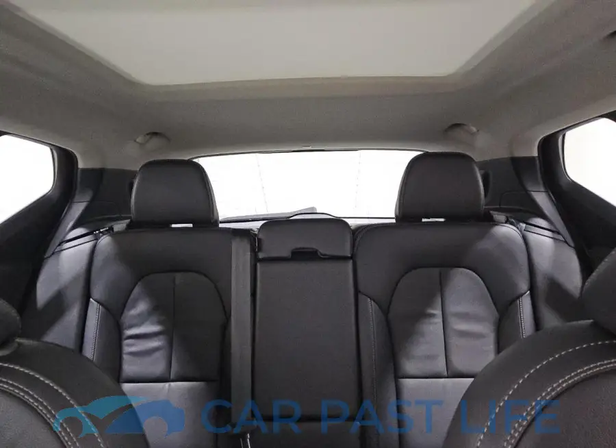 YV4L12UE6P2958860# 10