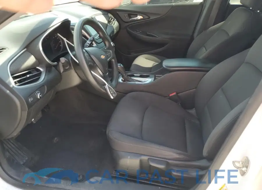 1G1ZB5ST3JF105998# 7