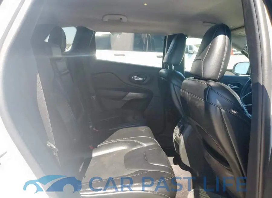 1C4PJLLB2KD176392# 11