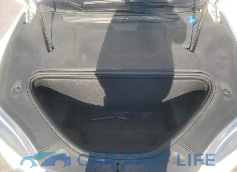 5YJSA1E46KF313887# 11