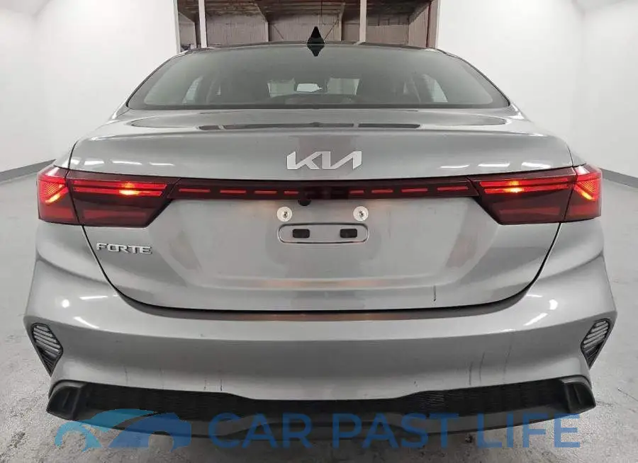 3KPF24AD2RE699875# 6