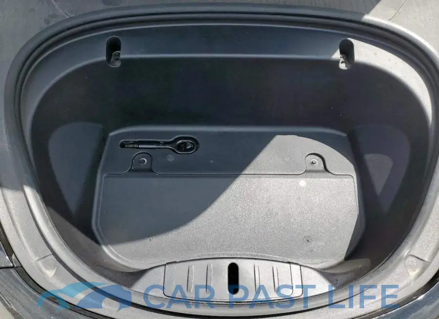 5YJ3E1EB0LF600697# 12