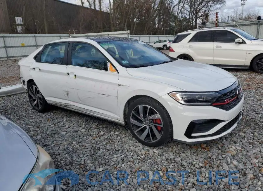 3VW5T7BU0MM018794# 4