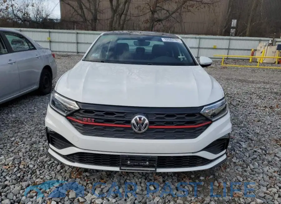 3VW5T7BU0MM018794# 5