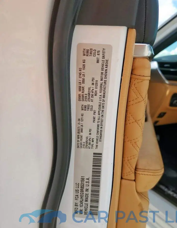 1C4RJHEG9R8531561# 13
