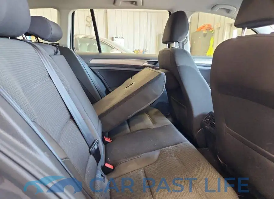 3VWC17AU1GM506977# 10