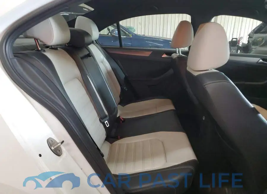 3VWD17AJ8GM220909# 10