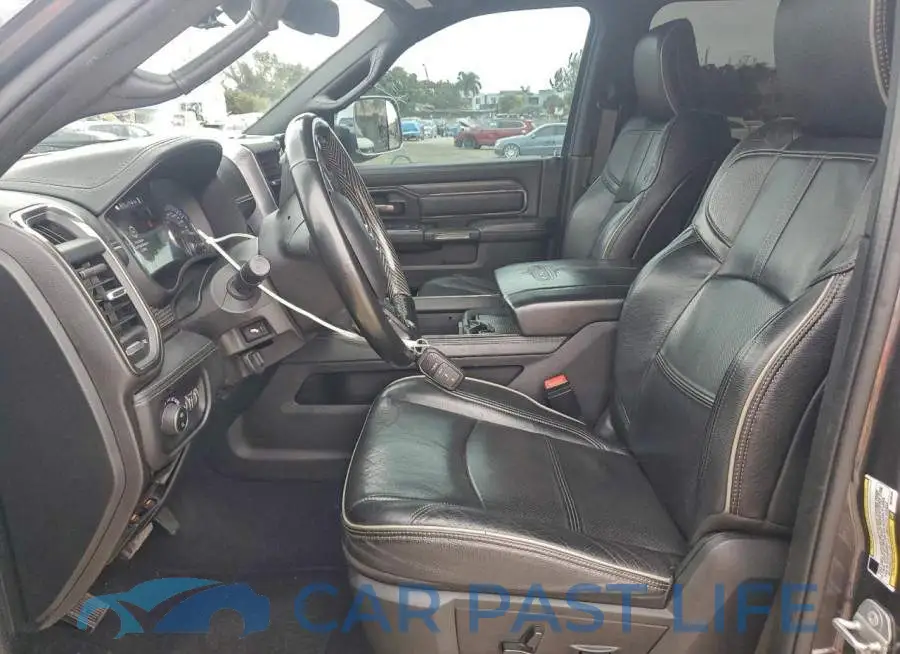 3C7WRLFL9MG702180# 7