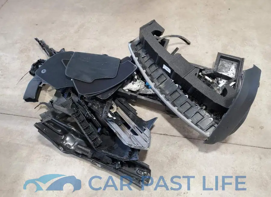 WAUJ3CGY8NA085368# 12