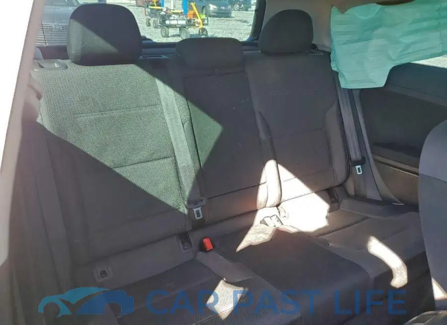 3VW817AU8GM008250# 10