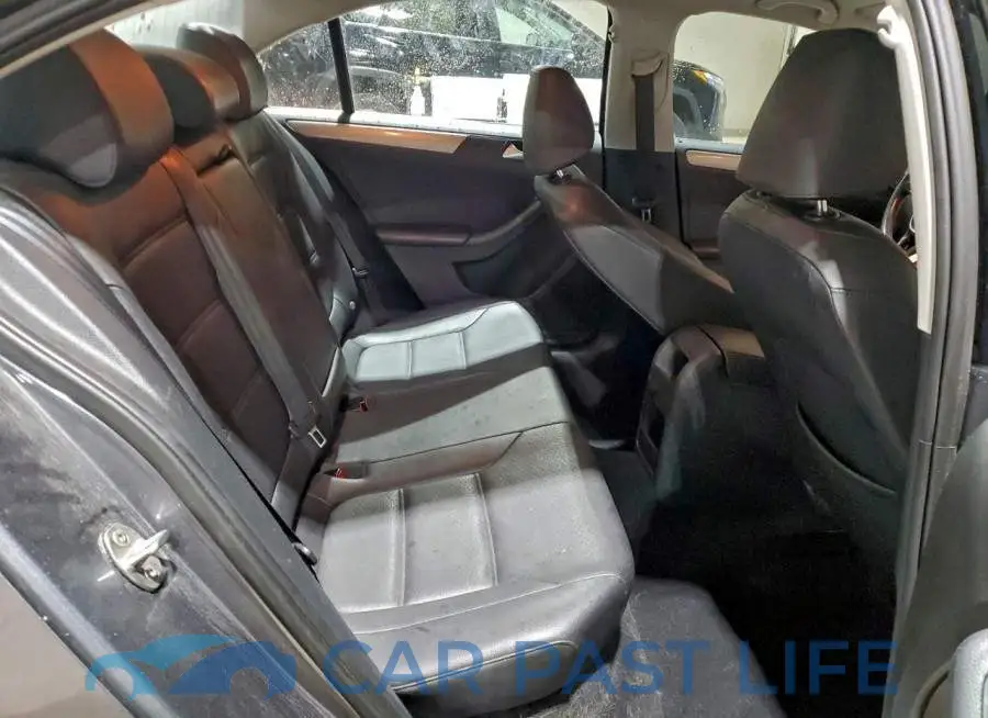 3VWD67AJ2GM318125# 10