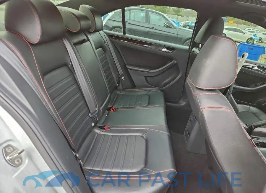 3VW4T7AJ0GM255809# 10