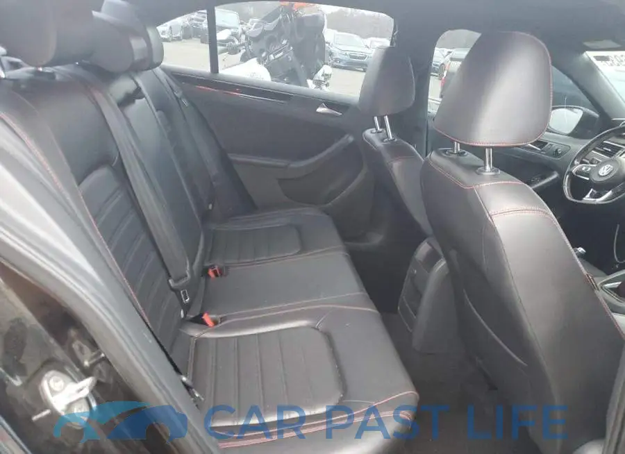 3VW5T7AJ7GM384831# 10