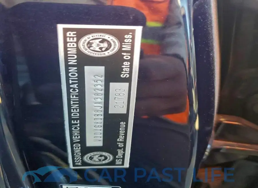WDDUG8DB8JA382352# 12