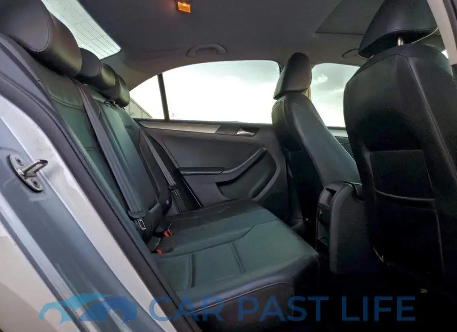 3VWD67AJ2GM211950# 10