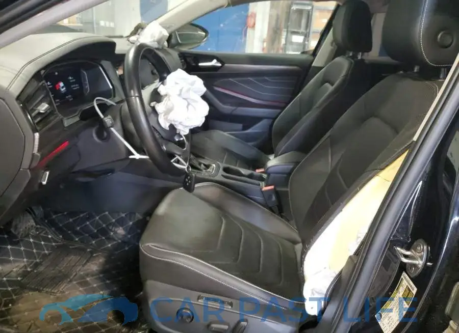 3VWGM7BUXNM012704# 7