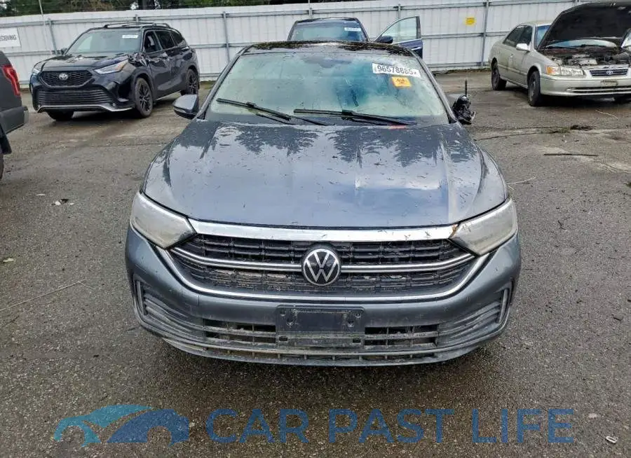 3VWGM7BUXNM032225# 5