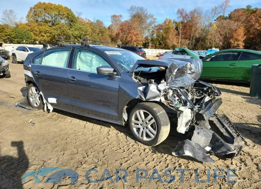 3VW2B7AJ9HM243637# 4