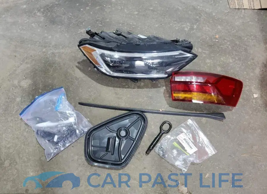 3VW5T7BU8KM152045# 12