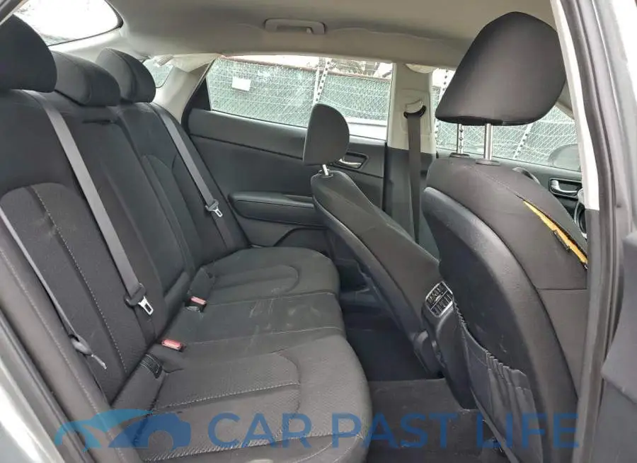 KNAGT4LE3J5021575# 10
