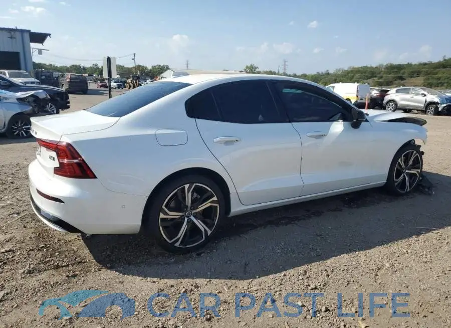 7JRL12GC2SG368892# 3