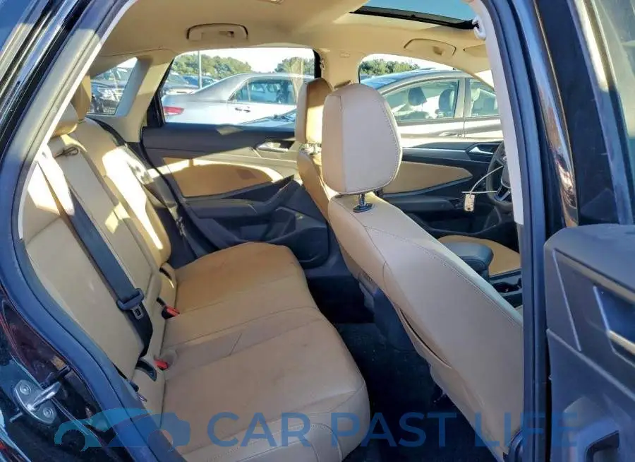 3VWCB7BU7LM018977# 10