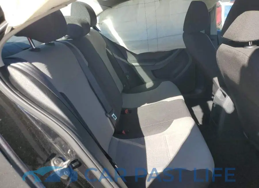 3VW2B7AJ1HM218540# 10