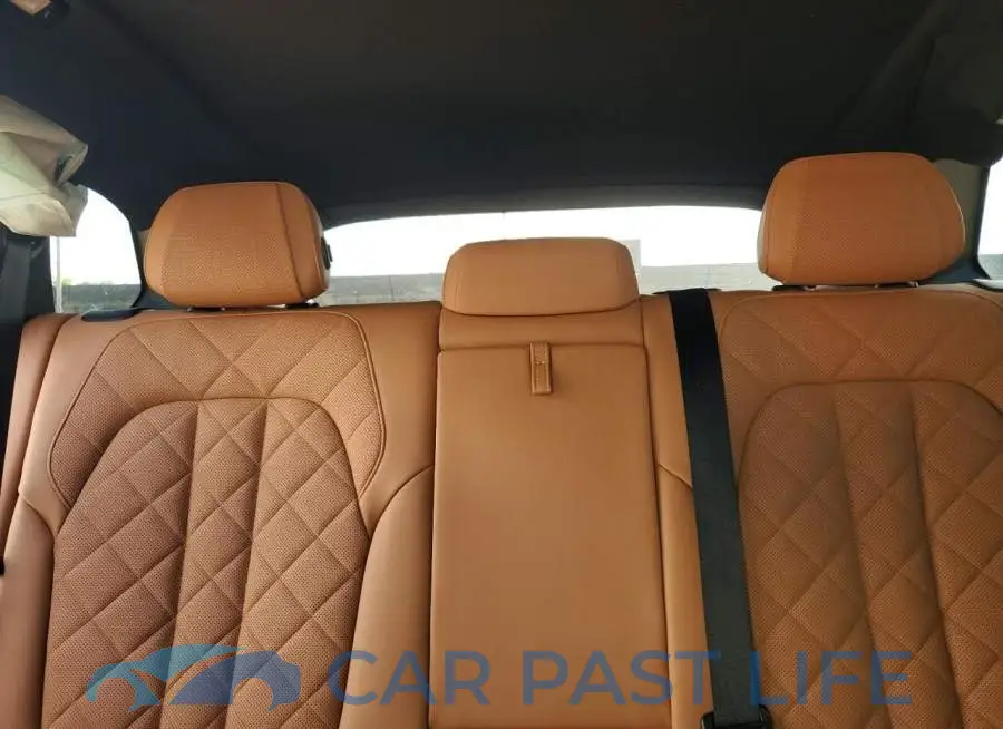 5UX13EU04R9W15502# 10