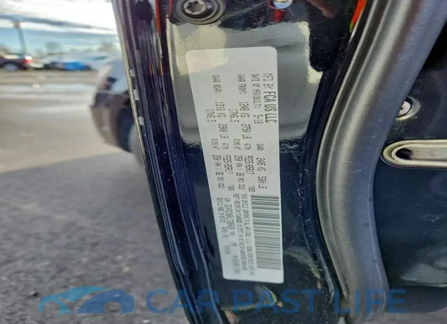 3C4PDCABXJT385429# 14