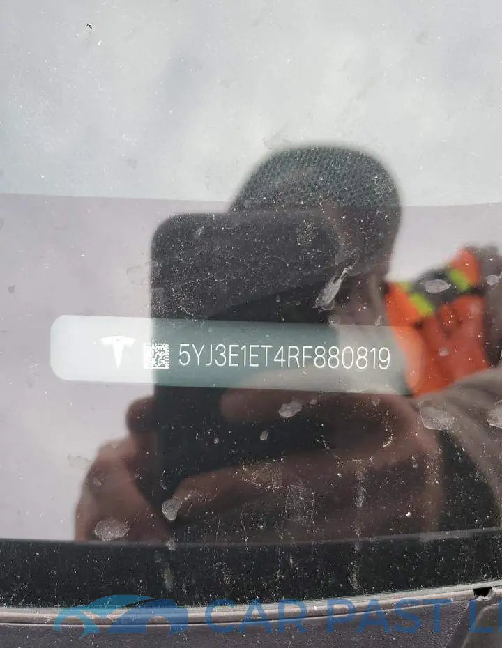 5YJ3E1ET4RF880819# 12