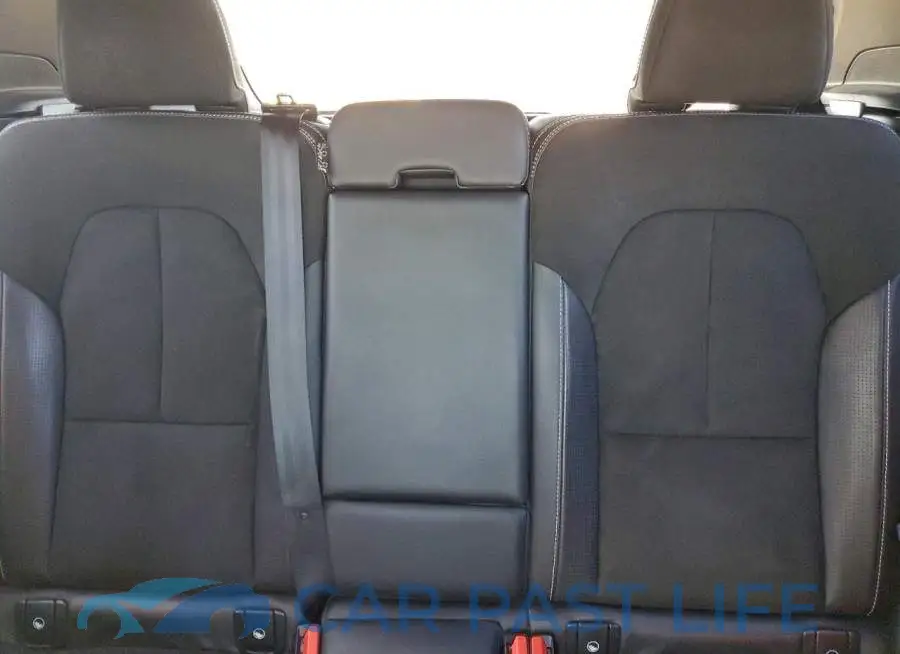 YV4162UM8L2344371# 10