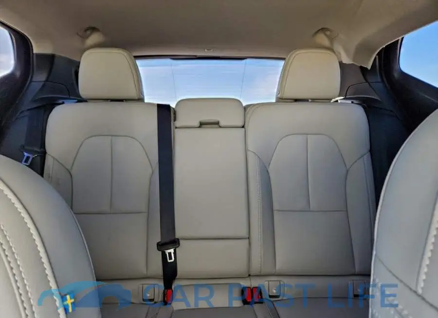 YV4AC2HKXM2403245# 10