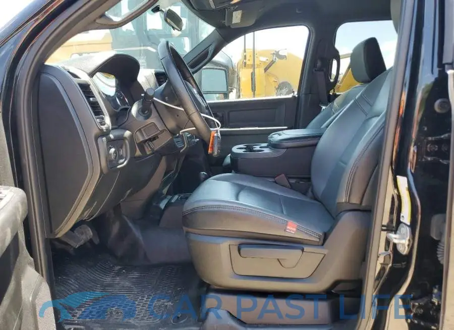 3C6UR5HL7RG175929# 7