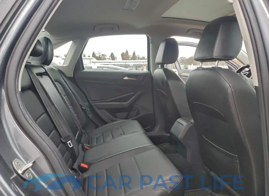 3VW7M7BU2NM015578# 10