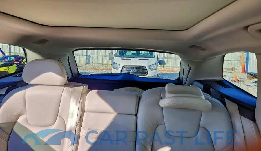 YV4102RK3J1025309# 10