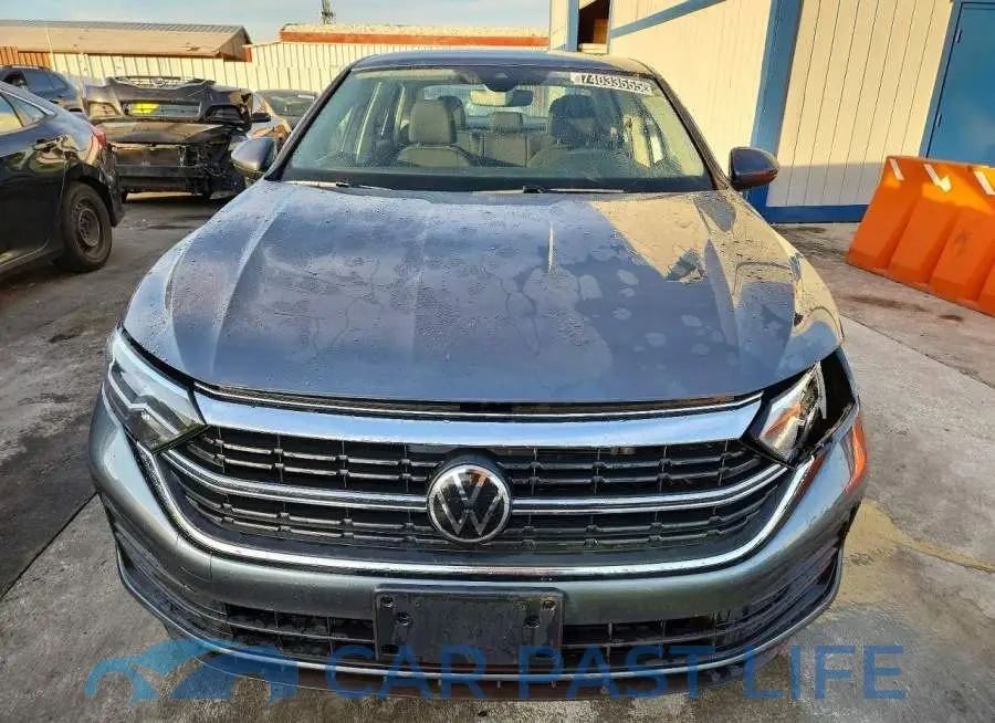 3VW5M7BUXRM061365# 5